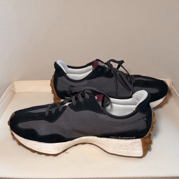 New Balance 327 Sneakers Sz. 9 in Black and Grey Suede - Picture 2 of 7